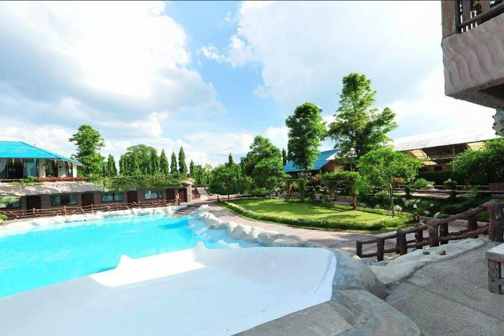 Chart Trip Resort Накхонратчасіма Екстер'єр фото